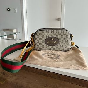 Gucci Vintage GG supreme messenger